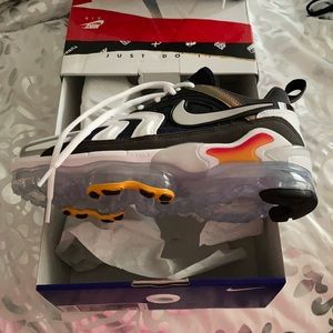 BNIB Nike Air Vapormax Evo M9.5/W8
